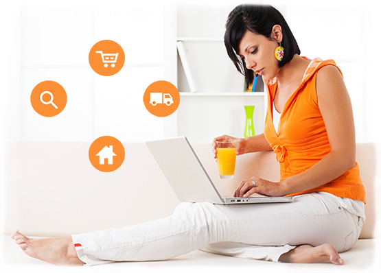 Webshops Ansicht Frau auf Couch mit Notebook
